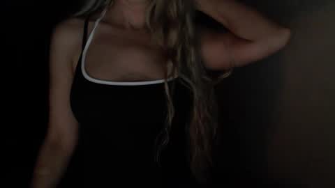Snapshot of love_on_ chatting on 28, 5, 2026 LoVe On online show from 28, 5, 2026
