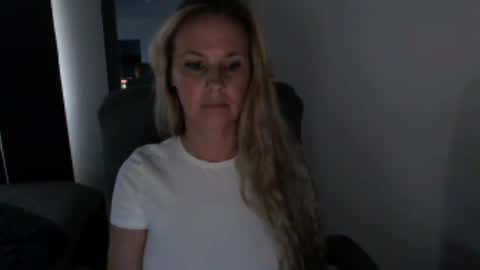 Snapshot of love_on_ chatting on 15, 6, 2026 LoVe On online show from 15, 6, 2026