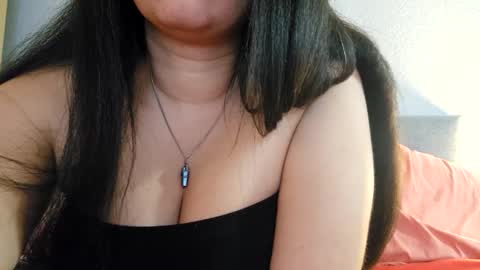 Snapshot of love_raquel_xo chatting on 2, 4, 2026 Raquel Love online show from 2, 4, 2026