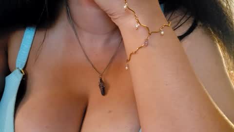Snapshot of love_raquel_xo chatting on 6, 5, 2026 Raquel Love online show from 6, 5, 2026
