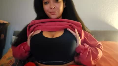 Snapshot of love_raquel_xo chatting on 1, 7, 2026 Raquel Love online show from 1, 7, 2026