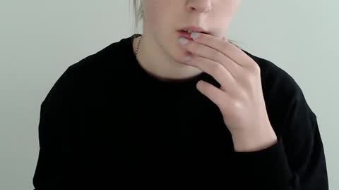 Snapshot of love_vivian chatting on 4, 11, 2025 Vivian online show from 4, 11, 2025