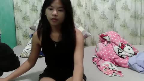 lovellypussy4u online show from 5, 12, 2025