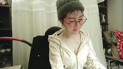 DANA KIM online show from 5, 1, 2025