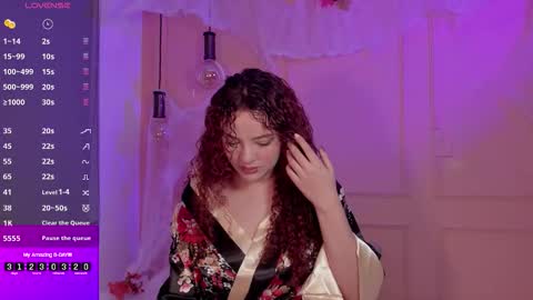 Snapshot of lovely_emma18 chatting on 21, 10, 2025 Emma online show from 21, 10, 2025