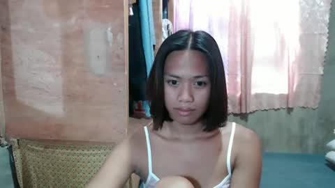 lovely_yvoneslutty online show from 13, 1, 2026