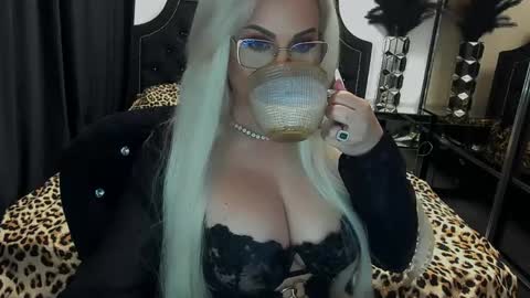 Snapshot of lovelyblondyxxx chatting on 29, 4, 2026 PrAllinXXXa online show from 29, 4, 2026
