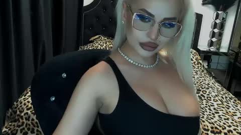 Snapshot of lovelyblondyxxx chatting on 3, 6, 2026 PrAllinXXXa online show from 3, 6, 2026