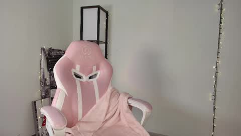Snapshot of lovelycaroll chatting on 13, 2, 2025 lovelycaroll online show from 13, 2, 2025