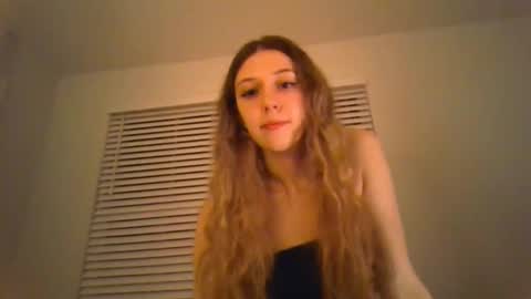 Snapshot of lovelylanaxo chatting on 22, 5, 2026 lana online show from 22, 5, 2026