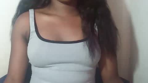 lovelylarra online show from 4, 3, 2026