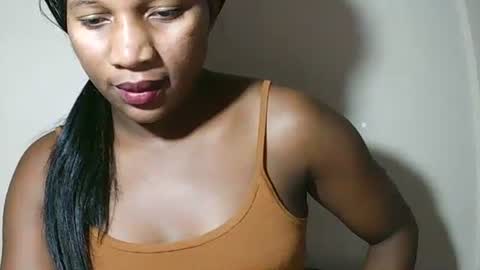 Snapshot of lovelylarra chatting on 1, 5, 2026 lovelylarra online show from 1, 5, 2026