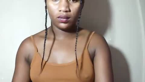Snapshot of lovelylarra chatting on 2, 5, 2026 lovelylarra online show from 2, 5, 2026