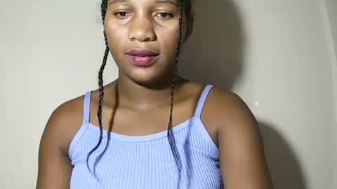 Snapshot of lovelylarra chatting on 3, 5, 2026 lovelylarra online show from 3, 5, 2026