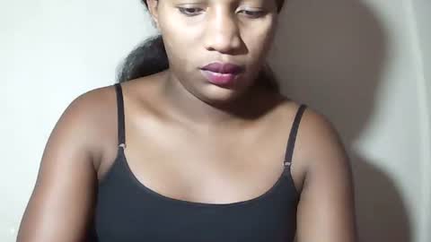 Snapshot of lovelylarra chatting on 6, 5, 2026 lovelylarra online show from 6, 5, 2026