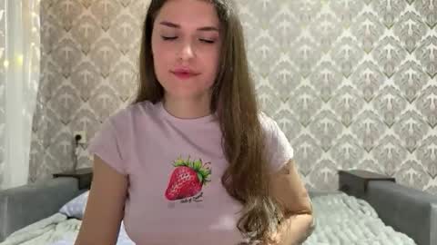 Snapshot of lovelymia_0 chatting on 20, 5, 2026 Mia online show from 20, 5, 2026