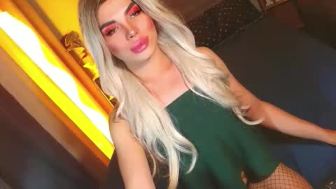 Snapshot of lovelymiss_shyna11 chatting on 26, 4, 2026 lovelymiss_shyna11 online show from 26, 4, 2026