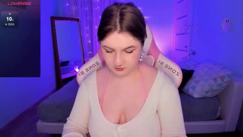 Julia  online show from 3, 12, 2025