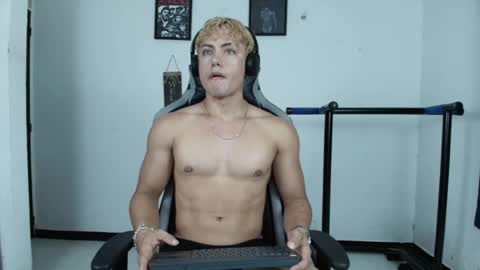 Snapshot of lover_fitnessboy chatting on 18, 5, 2026 kevin online show from 18, 5, 2026