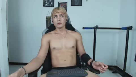 Snapshot of lover_fitnessboy chatting on 23, 5, 2026 kevin online show from 23, 5, 2026