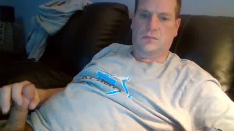 lovetocum37 online show from 1, 3, 2025