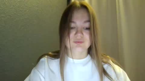 Snapshot of loviesimone chatting on 7, 10, 2025 loviesimone online show from 7, 10, 2025