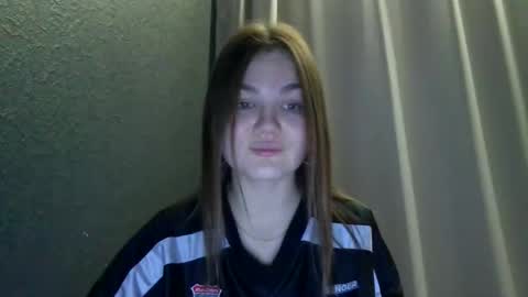 Snapshot of loviesimone chatting on 14, 12, 2025 loviesimone online show from 14, 12, 2025