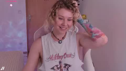 Snapshot of lowfreqsiren chatting on 31, 7, 2026 . online show from 31, 7, 2026