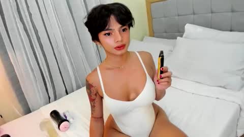 Snapshot of lowla_19 chatting on 22, 10, 2025 Candice online show from 22, 10, 2025
