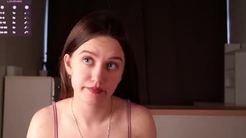 Snapshot of lowmenow chatting on 27, 4, 2026 Amelia online show from 27, 4, 2026