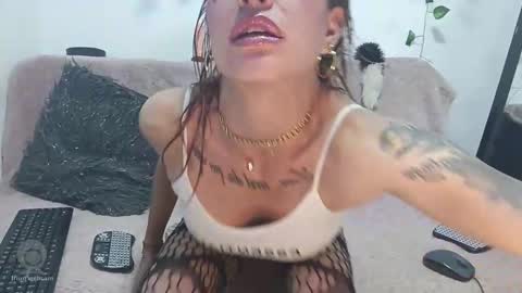 Snapshot of lu_pink chatting on 27, 4, 2026 lu_pink online show from 27, 4, 2026