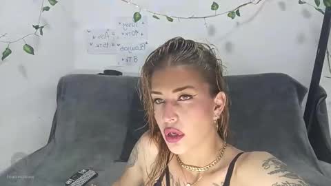 Snapshot of lu_pink chatting on 3, 5, 2026 lu_pink online show from 3, 5, 2026