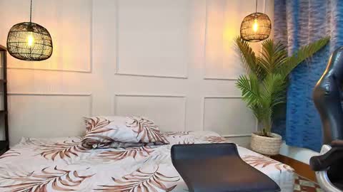 lUAN online show from 4, 10, 2025