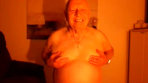 Snapshot of lucbottom031249 chatting on 28, 4, 2026 lucbottom031249 online show from 28, 4, 2026