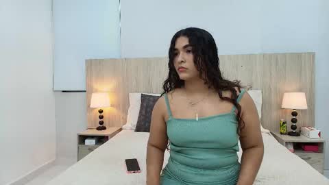 Snapshot of lucia_cardona chatting on 1, 2, 2026 Lucia Cardona online show from 1, 2, 2026