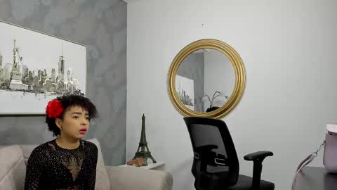 Snapshot of lucia_janne chatting on 10, 11, 2025 Lucla online show from 10, 11, 2025