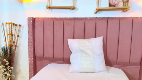 Snapshot of lucia_sweeet chatting on 21, 11, 2025 lucia_sweeet online show from 21, 11, 2025