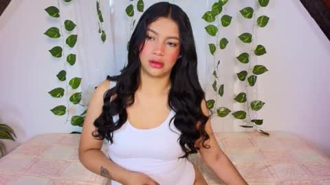 Snapshot of lucia_sweeet chatting on 1, 12, 2025 lucia_sweeet online show from 1, 12, 2025