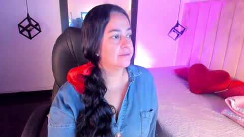 Lucia Vonne online show from 5, 11, 2025