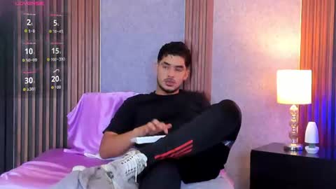 Snapshot of luciano_vitale_ chatting on 1, 7, 2026 Luciano online show from 1, 7, 2026