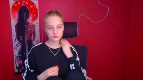 Snapshot of lucieamour_ chatting on 16, 11, 2025 Lucie online show from 16, 11, 2025