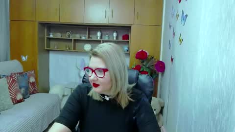 Snapshot of lucillefenlys chatting on 2, 11, 2025 Lucille Fenly online show from 2, 11, 2025