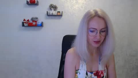 Snapshot of luckcristal chatting on 19, 12, 2024 Arina online show from 19, 12, 2024