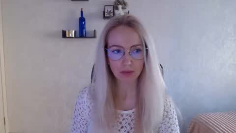 Snapshot of luckcristal chatting on 1, 3, 2026 Arina online show from 1, 3, 2026