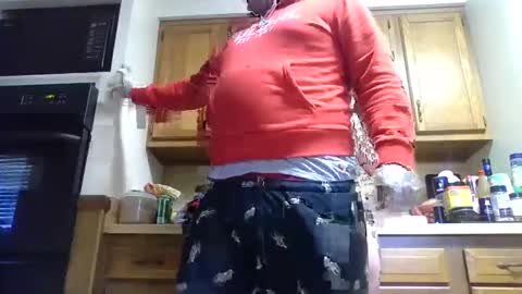 Snapshot of luckmoneylove1012 chatting on 12, 12, 2024 prettybaby1012 online show from 12, 12, 2024