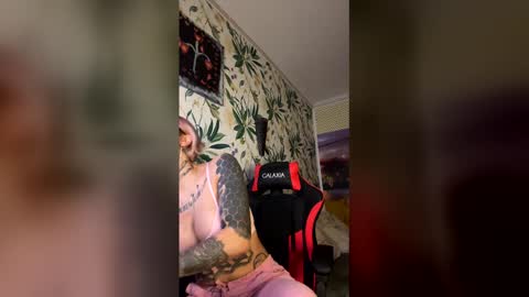 Snapshot of lucky_denizz chatting on 18, 12, 2025 lucky_denizz online show from 18, 12, 2025