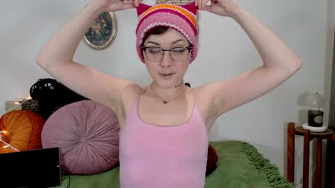 Snapshot of luckyjadestone chatting on 28, 10, 2025 Jade online show from 28, 10, 2025