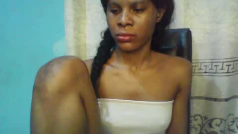 Snapshot of luckymadequeen chatting on 4, 2, 2025 Gloria online show from 4, 2, 2025