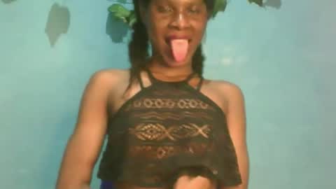 Snapshot of luckymadequeen chatting on 8, 10, 2025 Gloria online show from 8, 10, 2025