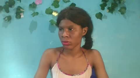 Snapshot of luckymadequeen chatting on 27, 10, 2025 Gloria online show from 27, 10, 2025